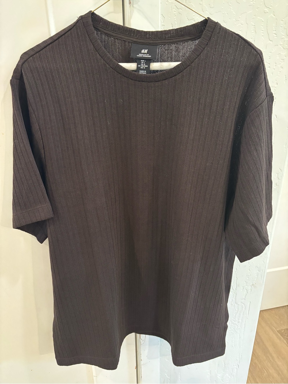 H&M Men’s Dark Brown Ribbed Short-Sleeve Tee